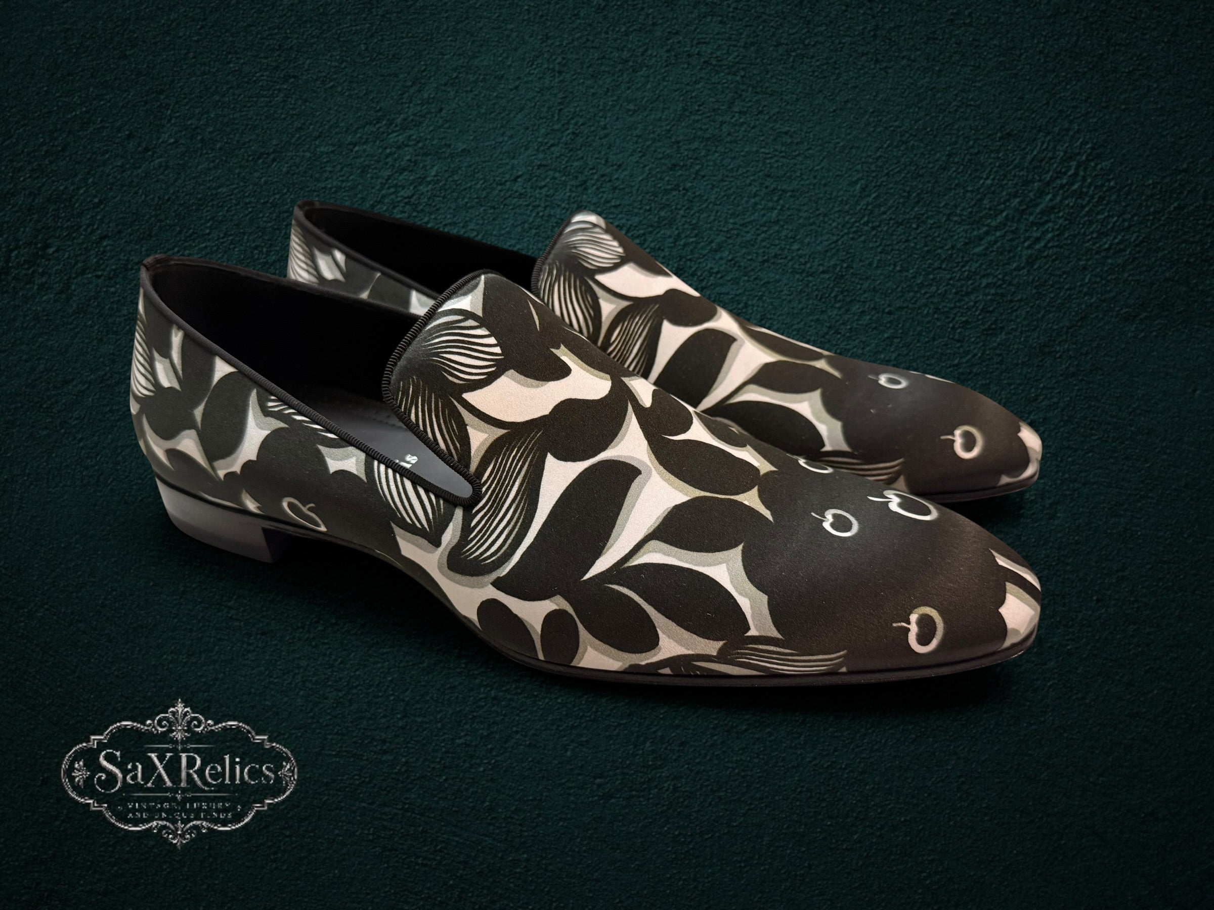 New in Box Christian Louboutin — Dandelion Flat 9.5